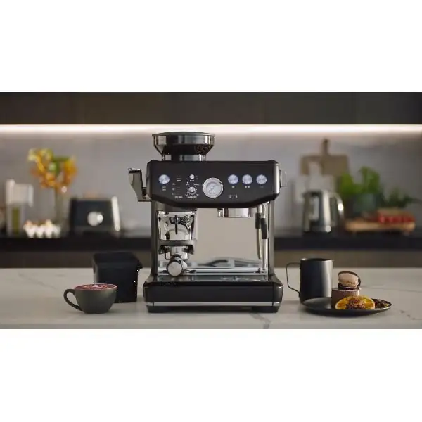 https://ewpsimply.blob.core.windows.net/ewpsimply/The%20Cafe%20&%20Objets/SAGE%20APPLIANCES/Cafe%20et%20expresso/Machines%20%C3%A0%20expresso/The%20Barista%20Express%20Impress/Truffe%20noire/9355973097955_3_600.jpg